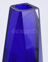 Kék kristály üveg váza. Anyagában színezett, formába öntött, többrétegű, hibátlan m: 20 cm /// Blue ...