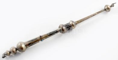 Tóramutató. Ezüst (Ag) antik, orosz, 84 zolotniki jellel. 92 g 38 cm /// Torah pointer. Antique Russian silver (Ag), with 84 zolotnik mark. 92 g, 38 cm.