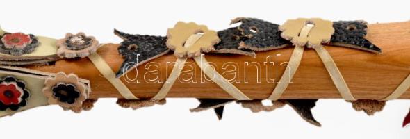 Karikás ostor. Bőr, fa. 37 cm