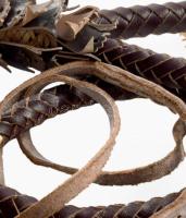 Karikás ostor. Bőr, fa. 37 cm