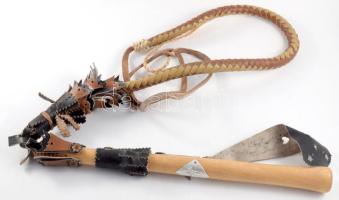 Karikás ostor. Bőr, fa. 38 cm