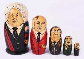 Jelcin, Gorbacsov, Brezsnyev, Sztálin, Lenin, stb. festett fa matrjoska babák 6 db 5-18 cm-ig