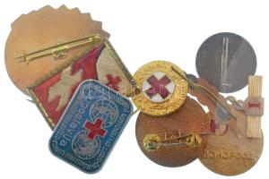 Vegyes, 8db-os külföldi "Vöröskereszt" jelvény tétel, közte Románia, Jugoszlávia, Törökors...