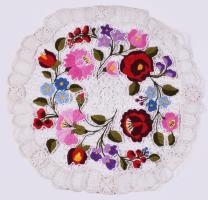 Kalocsai Richelieu hímzéses terítő, d: 35 cm