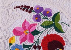 Kalocsai Richelieu hímzéses terítő, 40x23 cm