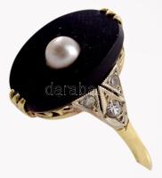 Arany (Au) és fehérarany gyűrű, köves berakással, befoglalt ónixban gyönggyel, m:56, jelzett, bruttó...