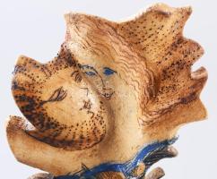 Tóvölgyi Katalin (1948-) Váza. ölelkező alakokkal. Kézzel festett kerámia, jelzett, hibátlan 36 cm /...