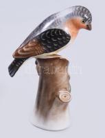 Herendi fatörzsön ülő madár. Jelzett, kézzel festett, hibátlan, m: 10,5 cm