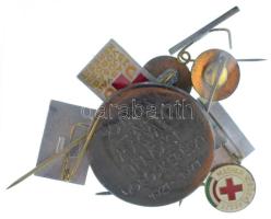 1971. "50 éves a Magyar Ifjúsági Vöröskereszt 1921-1971" cinkezett bronz emlékérem gyengéb...