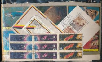 Min. 2.000 db vegyes külföldi bélyeg, hozzá néhány blokk is, ömlesztve zacskóban