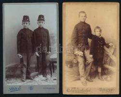 cca 1890-1910 Fiúk katonai egyenruhában, 2 db keményhátú fotó, 10,×6,5 cm