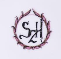 4 darab modern patikai üveg, 3 darab porcelán és egy királykék üveg, m: 24,5 cm alatt