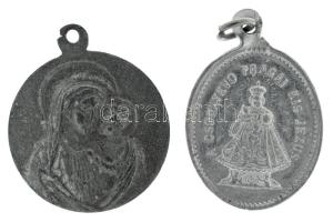 DN "A csodatevő prágai Kis Jézus / Kisded Jézus Áldj meg minket" kétoldalas Al vallási medál füllel (16x25mm) + DN "Szűz Mária és gyermek Jézus" kétoldalas fehérfém vallási medál füllel. Szign.: "M REMETE" (23mm) T:XF, ph.