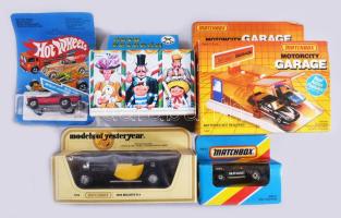 Auf Achse német kamionos társasjáték + 5 darab játékautó, közte Matchbox Motorcity Garage, MB 67 Mus...