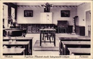 Miskolc, Irgalmas Nővérek érseki leánynevelő intézete, tanterem, belső. Saját kiadás (gyűrődések / creases)