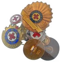 Vegyes, 10xdiff külföldi "Vöröskereszt" tematikájú fém jelvény / kitűző tétel, közte szovjet, román, török, stb. jelvények. Mind különböző! T:XF,VF Mixed lot of 10xklf foreign "Red Cross" themed metal badges / pins, including Soviet, Romanian, Turkish, etc. badges. All different! C:XF,VF