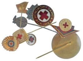 Vegyes, 10xklf külföldi "Vöröskereszt" tematikájú jelvény / kitűző tétel, közte szovjet, olasz, szlovák, stb. jelvények. Mind különböző! T:XF,VF Mixed lot of 10xdiff foreign "Red Cross" themed badges / pins, including Soviet, Italian, Slovakian, etc. badges. All different! C:XF,VF