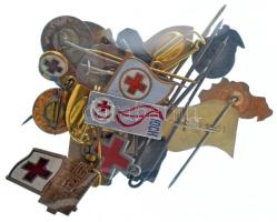 Vegyes, 20xklf külföldi "Vöröskereszt" tematikájú jelvény / kitűző tétel, közte szovjet, török, holland, stb. jelvények. Mind különböző! T:XF,VF Mixed lot of 20xdiff foreign "Red Cross" themed badges / pins, including Soviet, Turkish, Netherlander, etc. badges. All different! C:XF,VF