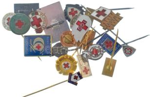 Vegyes, 20xklf külföldi "Vöröskereszt" tematikájú jelvény / kitűző tétel, közte szovjet, t...