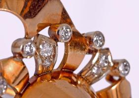 Arany (Au) bross, 14k, benne 0,01ct; 0,02ct; 0,05ct méretű gyémántokból összesen cca 0,9-1ct gyémánt...