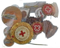 Vegyes, 14db-os Magyar Vöröskereszt / véradás tematikájú jelvény / kitűző tétel T:AU-VF