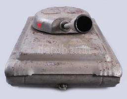 Szovjet lemez játéktank. Zaporizhstal Vasgyár, cca 1950/60, jelzett, kopással, pótolt ágyúcsővel, 52...