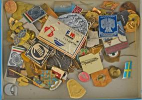 Vegyes, 80db-os külföldi jelvény / kitűző tétel T:vegyes Mixed, 80pcs foreign badge / pin lot C:mixed