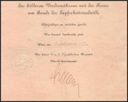 1917 Bécs, "Koronás Ezüst Érdemkereszt a Vitézségi Érem szalagján" kitüntetés adományozó o...