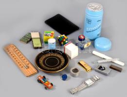 Vegyes bolha tétel, közte hőmérő, öngyújtó, tintás üveg, játékautó, stb.