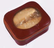 Utazó borotválkozó készlet, tartójában