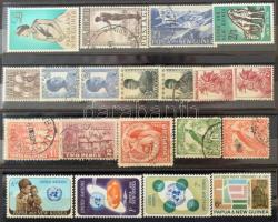 Pápua Új-Guinea összeállítás 10 lapos közepes berakóban, jobb értékekkel, motívum és forgalmi bélyeg...
