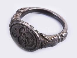 Ezüst gyűrű. cca 17-18. sz., Erdély, ezüst (Ag), jelzés nélkül, m: 63, nettó 14,7g /// Silver ring. c. 17th-18th century, Transylvania, silver (Ag), unmarked, size: 63, net weight: 14.7 g