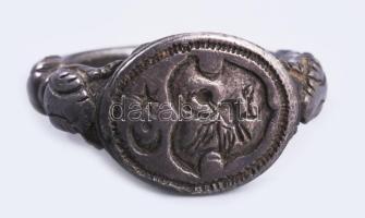 Ezüst gyűrű. cca 17-18. sz., Erdély, ezüst (Ag), jelzés nélkül, m: 63, nettó 14,7g /// Silver ring. ...