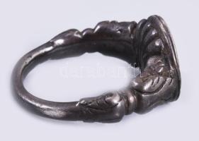 Ezüst gyűrű. cca 17-18. sz., Erdély, ezüst (Ag), jelzés nélkül, m: 63, nettó 14,7g /// Silver ring. ...