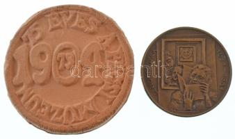 1979. "Marcus Aurelius / 75 éves a pécsi múzeum 1904-79" kétoldalas kerámia emlékérem (~58mm) + Kiss Sándor (1925-1999) 1984. "Derkovits Gyula / Szombathelyi Képtárépítő Egyesület" kétoldalas bronz emlékérem (42,5mm) T:XF