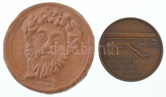 1979. "Marcus Aurelius / 75 éves a pécsi múzeum 1904-79" kétoldalas kerámia emlékérem (~58...