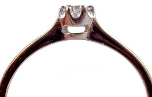 14K fehérarany gyűrű brillel, jelzett, 1,31 g 0,015Ct. m:53