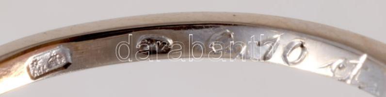 14K fehérarany gyűrű brillel, jelzett, 1,31 g 0,015Ct. m:53