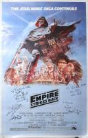 1993 Star Wars - The empire strikes back. Filmplakát számos autográf aláírással: Billy Dee Williams színész (a filmben Lando Calrissian, 1937-), Irvin Kershner rendező (1923-2010), Gary Kurtz producer (1940-2018), Kenneth Colley (a filmben Admiral Firmus Piett, 1937-2025), Michael Sheard színész (a filmben Admiral Kendal Ozzel, 1938-2005). 2003-ban az Echo Base Charity Con 2003-ban, Hollandiában, Nieuwegein városban rendezett évi konferencián került a plakát aláírásra. Ofszet, papír. ZigZag Posters, Németország kiadása, 1993. One sheet B változat. 102×67,5 cm / 1993 Star Wars - The empire strikes back movie poster, with several autograph signatures: Billy Dee Williams actor (in the movie Lando Calrissian, 1937-), Irvin Kershner director (1923-2010), Gary Kurtz producer (1940-2018), Kenneth Colley (in the movie Admiral Firmus Piett, 1937-2025), Michael Sheard actor (in the movie Admiral Kendal Ozzel, 1938-2005). Signed in 2003 during the Echo Base Charity Con, in Nieuwegein, Netherlands . Ofset on paper. ZigZag Posters, Germany, 1993. One sheet B version. 102×67,5 cm