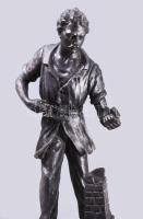 Kőműves szoborral díszített kéttálcás asztali kínáló összeállítás, 50x49 cm /// Two-tier table servi...