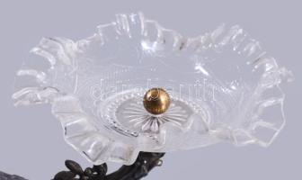 Kőműves szoborral díszített kéttálcás asztali kínáló összeállítás, 50x49 cm /// Two-tier table servi...