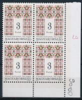 1995 Magyar népművészet 3Ft ívsarki négyestömb, matt-fényes (ceruzás írás az ívszélen) / Mi 4334 corner block of 4, matt-glossy (pencil writing on the margin)