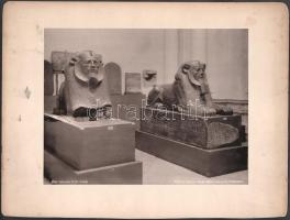 cca 1900 Kairói múzeum szfinxei, kartonra kasírozott, feliratozott fotó, 26×21 cm
