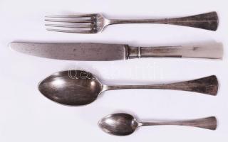 Egy személyes, keresztelő ezüst evőeszköz készlet, jelzett, nettó 149 g + kés