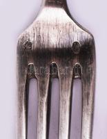 Egy személyes, keresztelő ezüst evőeszköz készlet, jelzett, nettó 149 g + kés