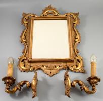 Barokk fa tükör és falikar pár. cca 18. sz vége - 19. sz. eleje, blondel, pótolt fózolt szélű 20. századi velencei tükörrel, gyertyatartók elektromossá alakítva. Hiányokkal, sérült, tükör 54x35 cm, falikarok cca 22x18 cm /// Baroque wooden mirror and pair of wall sconces, circa late 18th ? early 19th century, Blondel frame, fitted with a 20th-century Venetian mirror with bevelled edge, candle holders converted to electric, with missing parts and damage, mirror approx. 54 × 35 cm, sconces approx. 22 × 18 cm.
