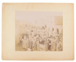 cca 1900 Biskra, Algéria, piac, kartonra kasírozott, feliratozott fotó, 21×27 cm