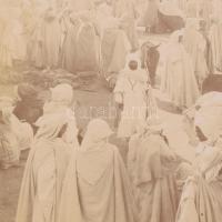 cca 1900 Biskra, Algéria, piac, kartonra kasírozott, feliratozott fotó, 21×27 cm