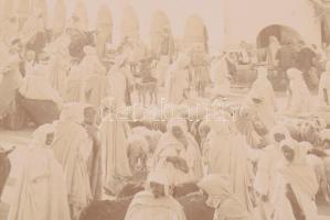 cca 1900 Biskra, Algéria, piac, kartonra kasírozott, feliratozott fotó, 21×27 cm