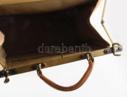 Utazótáska, stílusos régi, tiszta marhabőr, réz csatokkal, szép állapotban 40x37 cm